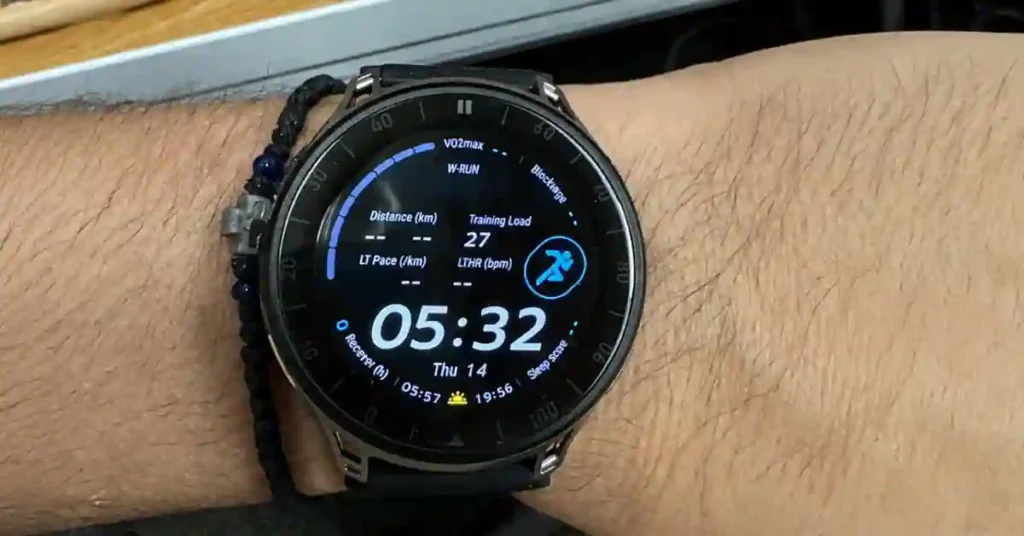 Amazfit Cheetah 2 Pro AMOLED display showing pace data outdoors in direct sunlight